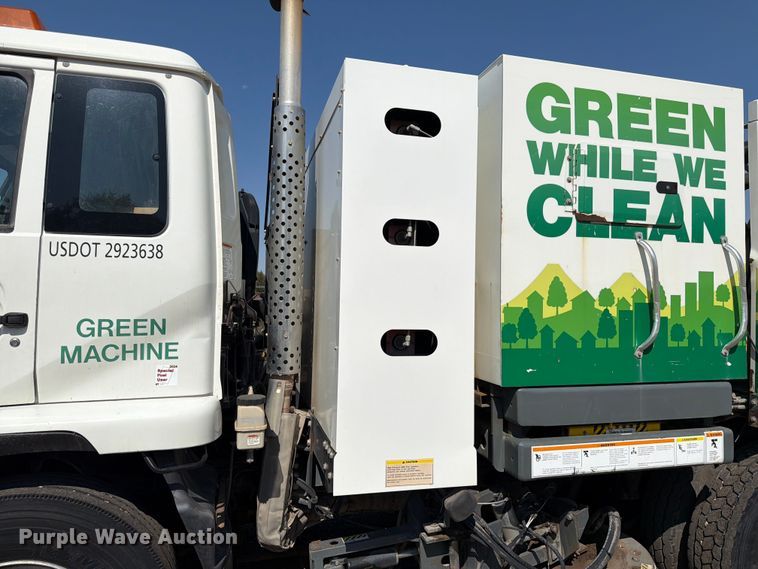 image for item FK4570 2009 UD UD3300 street sweeper truck