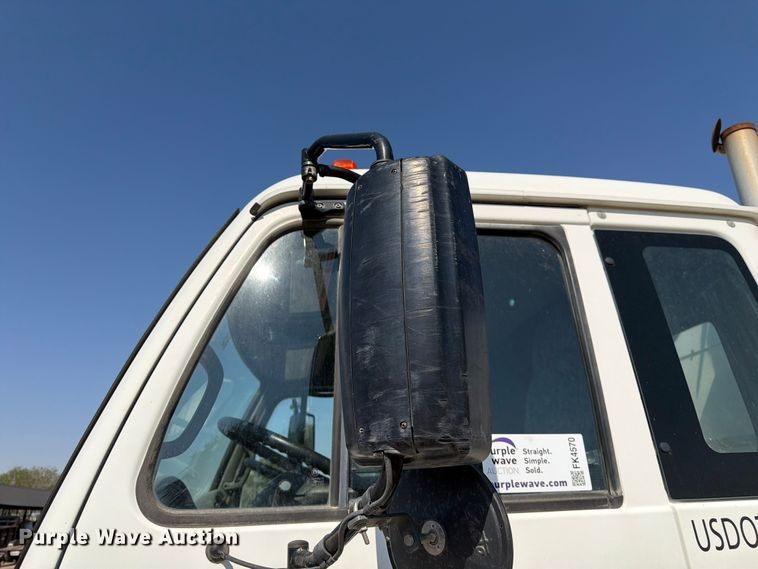 image for item FK4570 2009 UD UD3300 street sweeper truck