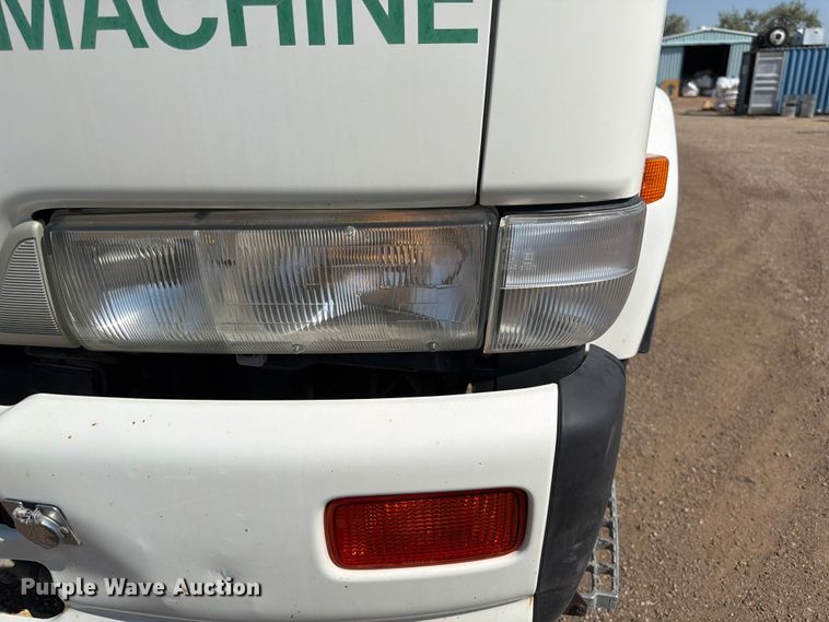 image for item FK4570 2009 UD UD3300 street sweeper truck