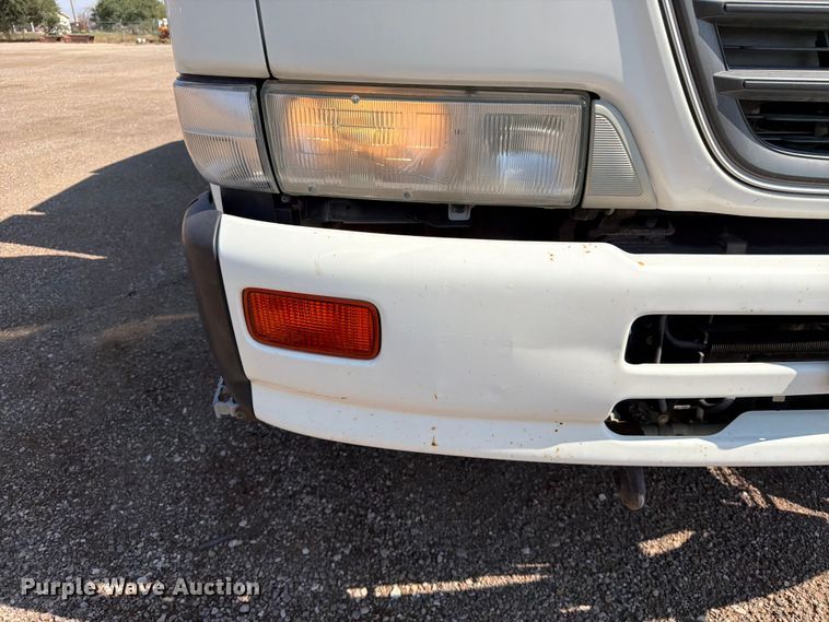 image for item FK4570 2009 UD UD3300 street sweeper truck