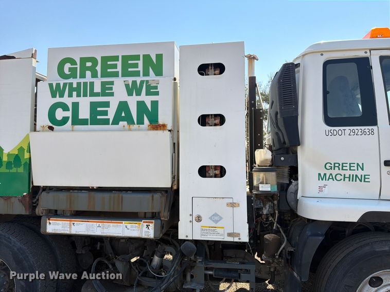 image for item FK4570 2009 UD UD3300 street sweeper truck