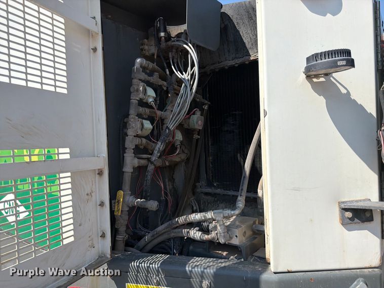 image for item FK4570 2009 UD UD3300 street sweeper truck
