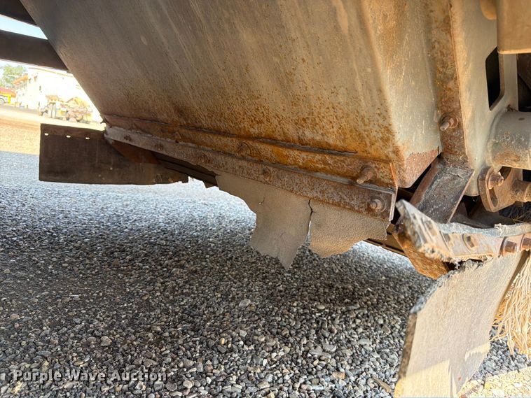 image for item FK4570 2009 UD UD3300 street sweeper truck