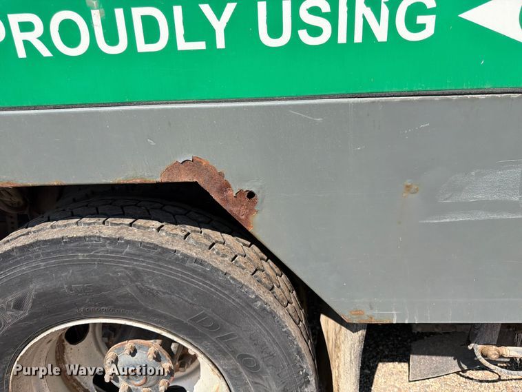 image for item FK4570 2009 UD UD3300 street sweeper truck