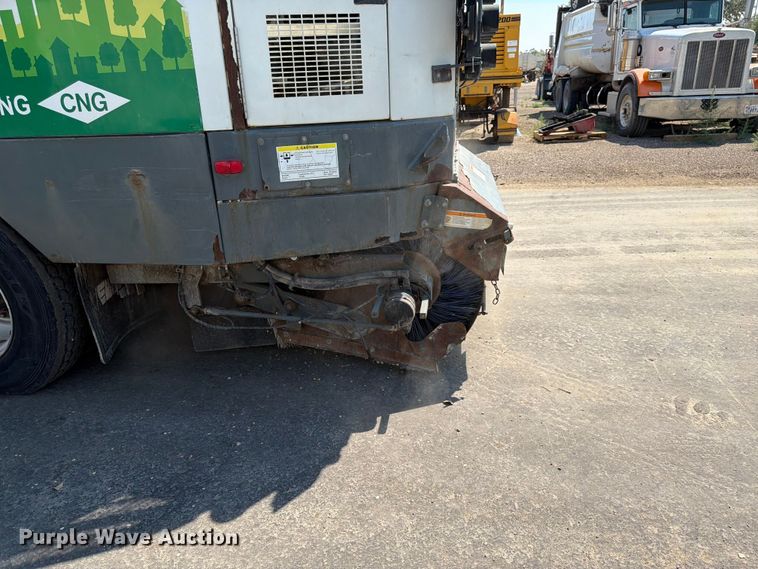 image for item FK4570 2009 UD UD3300 street sweeper truck
