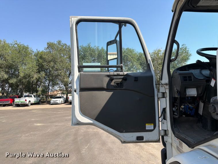 image for item FK4570 2009 UD UD3300 street sweeper truck