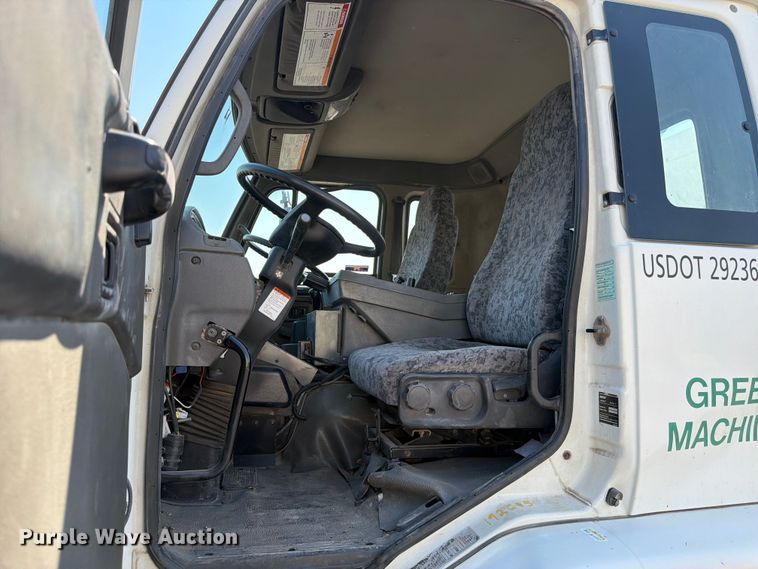 image for item FK4570 2009 UD UD3300 street sweeper truck