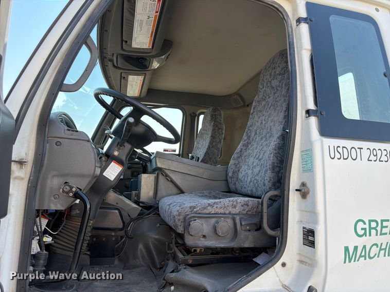 image for item FK4570 2009 UD UD3300 street sweeper truck