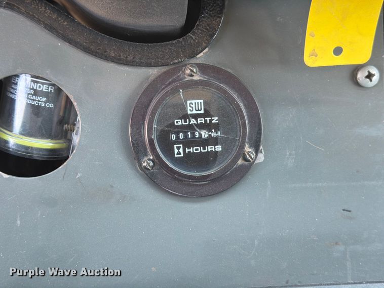image for item FK4570 2009 UD UD3300 street sweeper truck