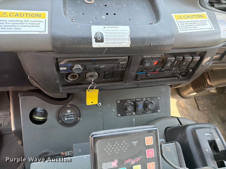 image for item FK4570 2009 UD UD3300 street sweeper truck