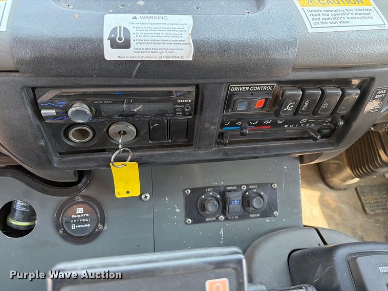 image for item FK4570 2009 UD UD3300 street sweeper truck