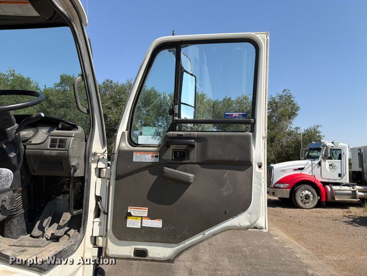 image for item FK4570 2009 UD UD3300 street sweeper truck
