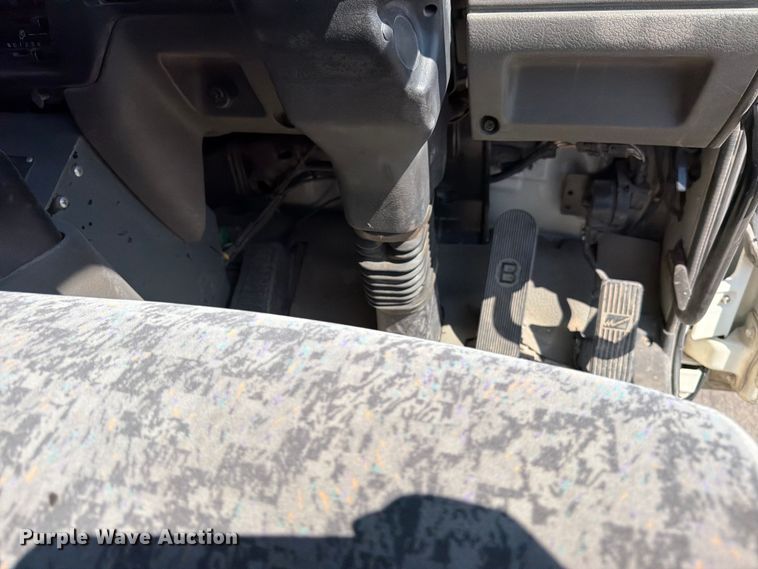 image for item FK4570 2009 UD UD3300 street sweeper truck