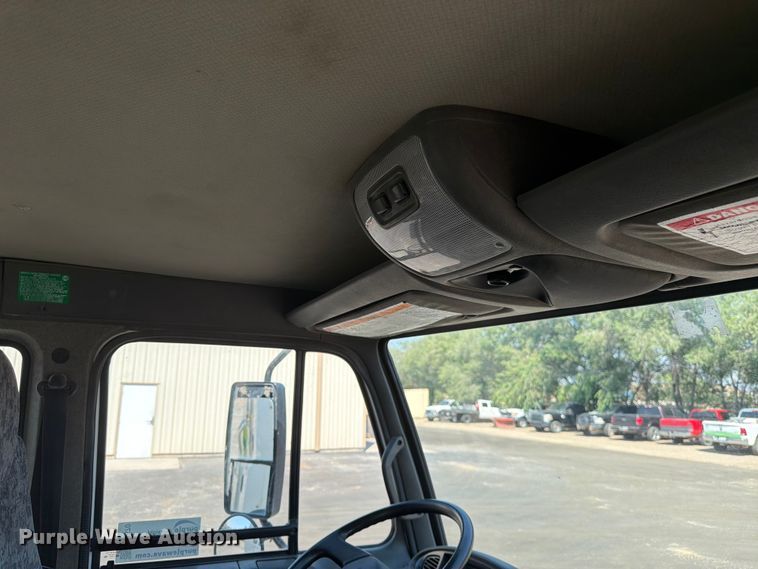 image for item FK4570 2009 UD UD3300 street sweeper truck