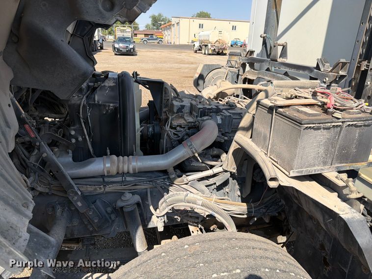 image for item FK4570 2009 UD UD3300 street sweeper truck
