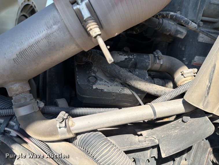 image for item FK4570 2009 UD UD3300 street sweeper truck