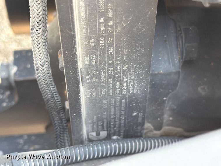 image for item FK4570 2009 UD UD3300 street sweeper truck