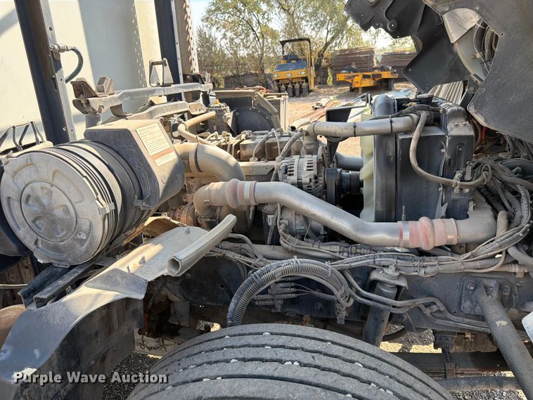 image for item FK4570 2009 UD UD3300 street sweeper truck