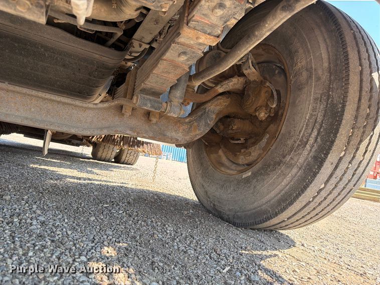 image for item FK4570 2009 UD UD3300 street sweeper truck
