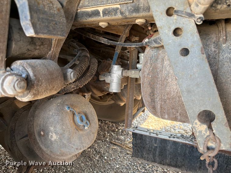 image for item FK4570 2009 UD UD3300 street sweeper truck