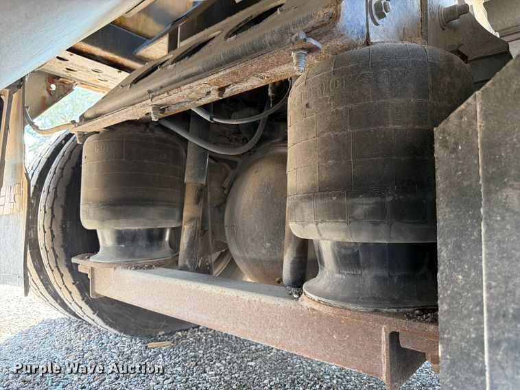 image for item FK4570 2009 UD UD3300 street sweeper truck