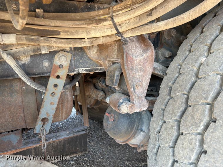 image for item FK4570 2009 UD UD3300 street sweeper truck