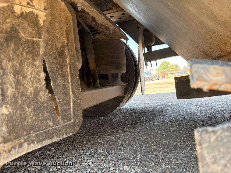 image for item FK4570 2009 UD UD3300 street sweeper truck