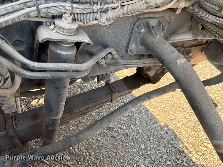 image for item FK4570 2009 UD UD3300 street sweeper truck
