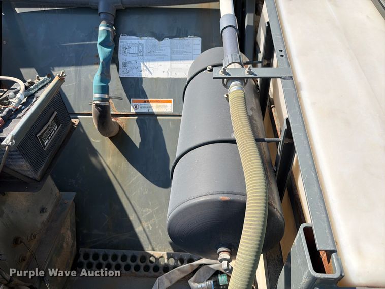 image for item FK4570 2009 UD UD3300 street sweeper truck