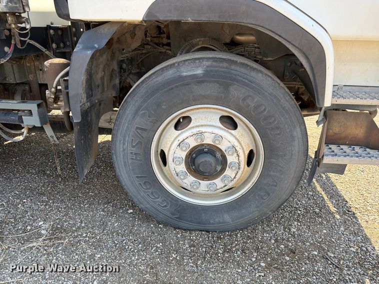 image for item FK4570 2009 UD UD3300 street sweeper truck