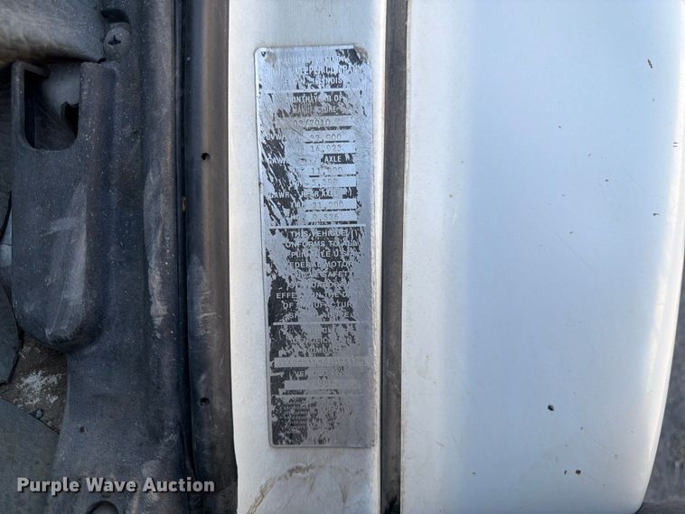 image for item FK4570 2009 UD UD3300 street sweeper truck