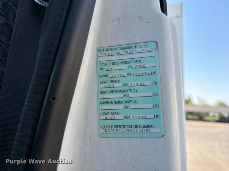 image for item FK4570 2009 UD UD3300 street sweeper truck