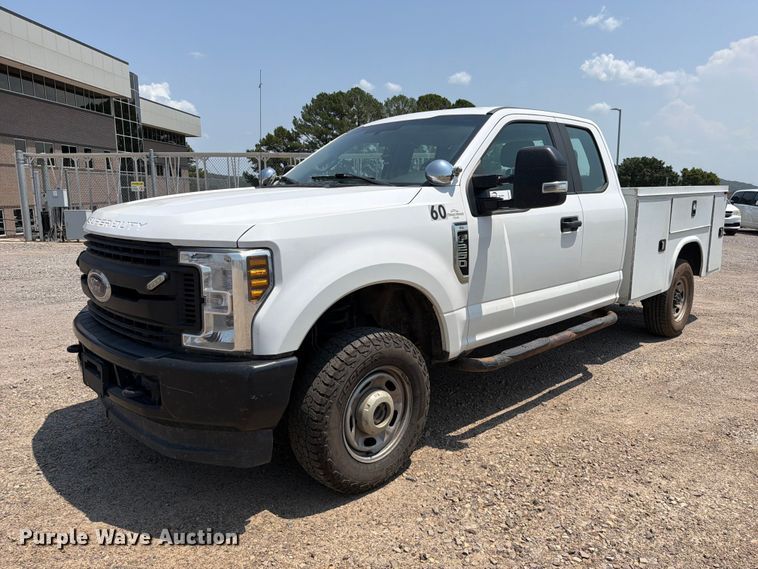 2019 Ford F250 Super Duty Ext. Cab utility bed pickup truck
