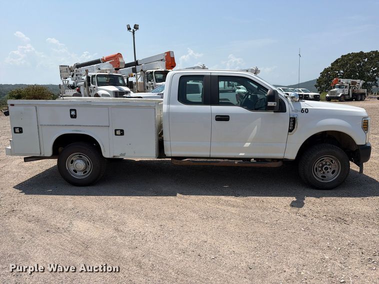 image for item FK5037 2019 Ford F250 Super Duty Ext. Cab utility bed pickup truck