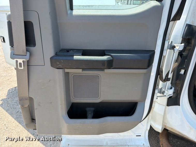 image for item FK5037 2019 Ford F250 Super Duty Ext. Cab utility bed pickup truck