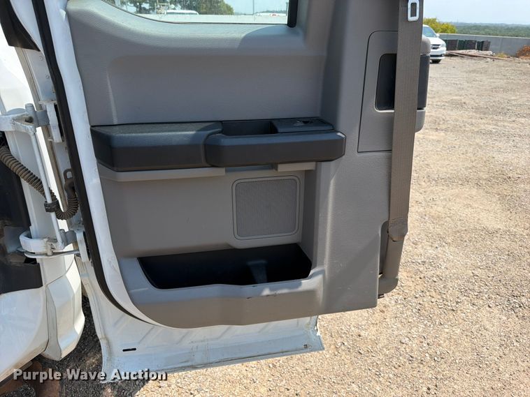 image for item FK5037 2019 Ford F250 Super Duty Ext. Cab utility bed pickup truck