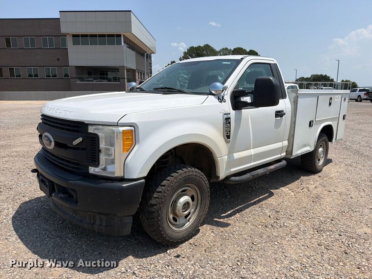2017 Ford F250 Super Duty utility bed pickup truck