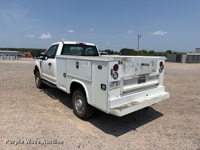 image for item FK5038 2017 Ford F250 Super Duty utility bed pickup truck