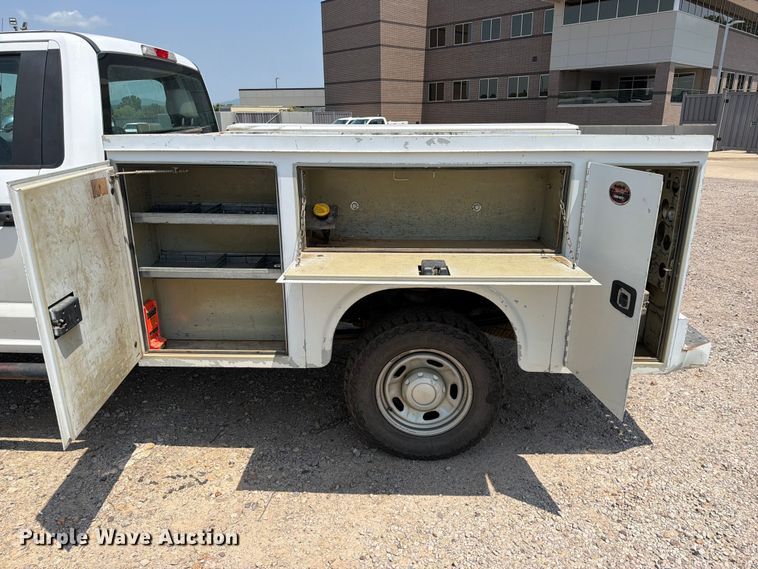 image for item FK5038 2017 Ford F250 Super Duty utility bed pickup truck