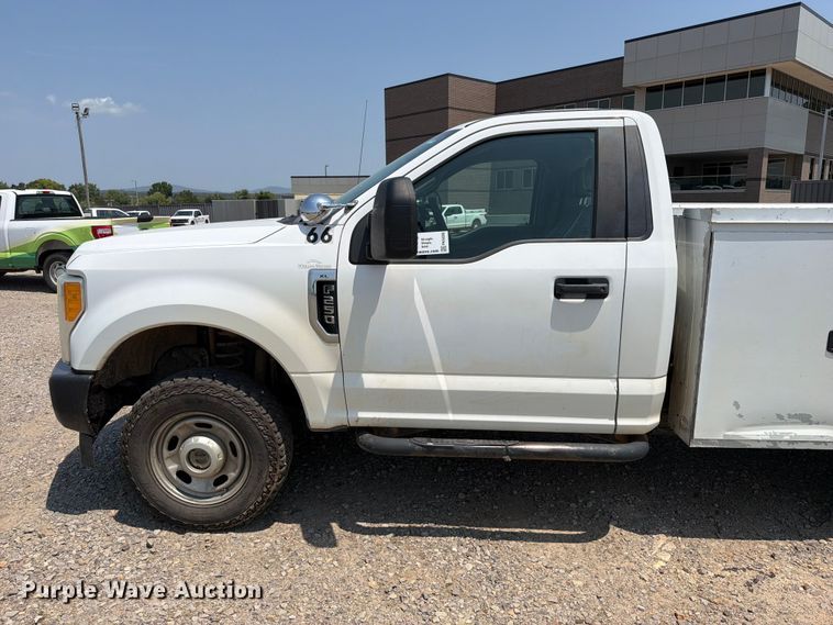image for item FK5038 2017 Ford F250 Super Duty utility bed pickup truck