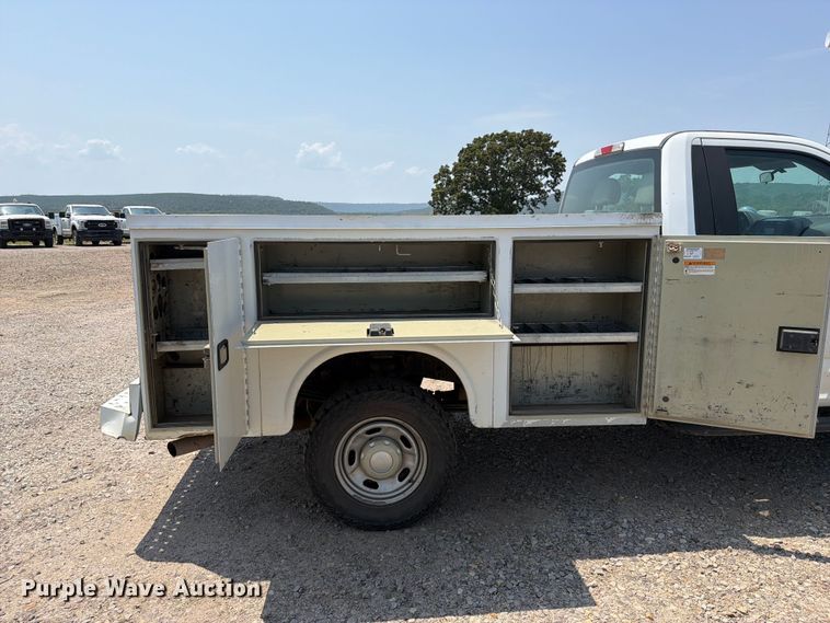 image for item FK5038 2017 Ford F250 Super Duty utility bed pickup truck