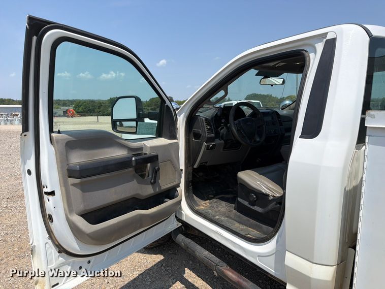 image for item FK5038 2017 Ford F250 Super Duty utility bed pickup truck