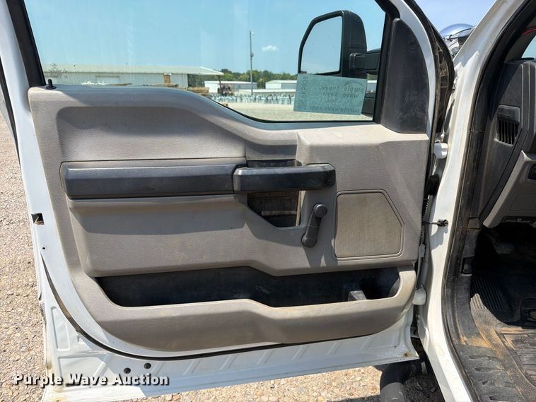 image for item FK5038 2017 Ford F250 Super Duty utility bed pickup truck