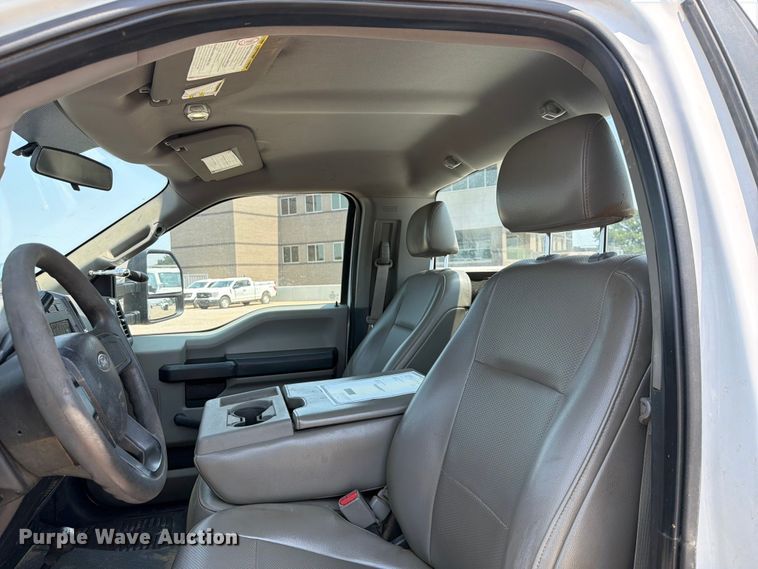 image for item FK5038 2017 Ford F250 Super Duty utility bed pickup truck