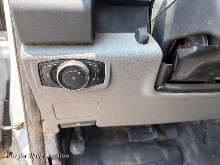 image for item FK5038 2017 Ford F250 Super Duty utility bed pickup truck