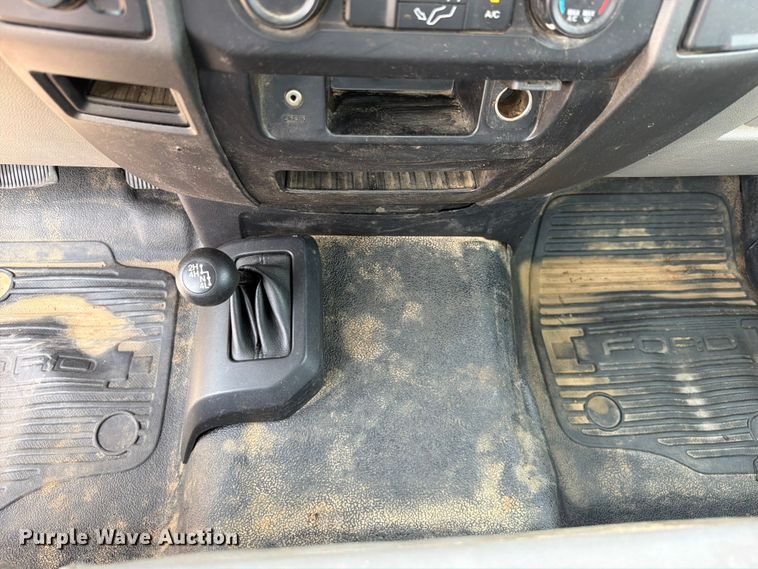 image for item FK5038 2017 Ford F250 Super Duty utility bed pickup truck