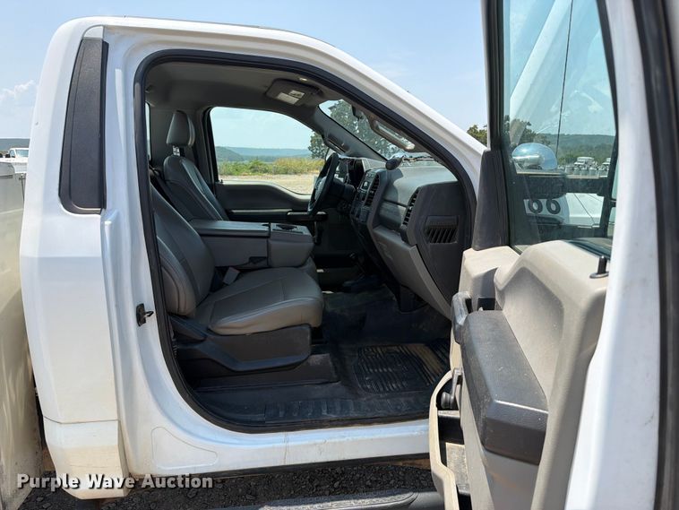 image for item FK5038 2017 Ford F250 Super Duty utility bed pickup truck