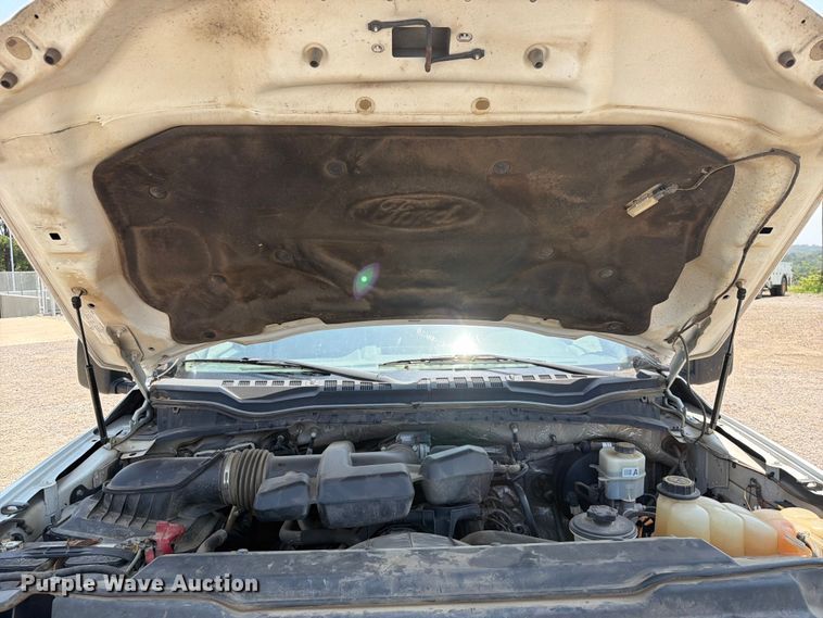 image for item FK5038 2017 Ford F250 Super Duty utility bed pickup truck