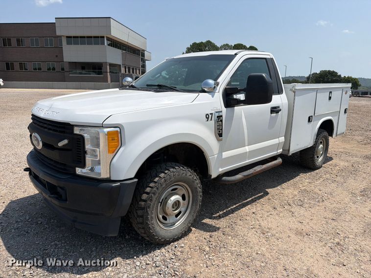 2017 Ford F250 Super Duty utility bed pickup truck