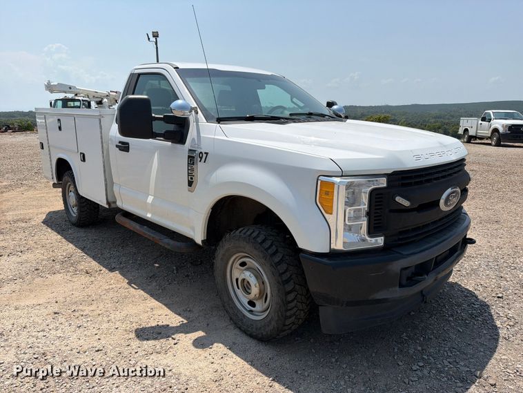 image for item FK5039 2017 Ford F250 Super Duty utility bed pickup truck